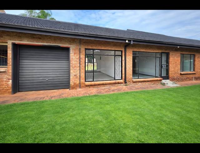 3 BEDROOM HOUSE FOR SALE IN FLORA PARK